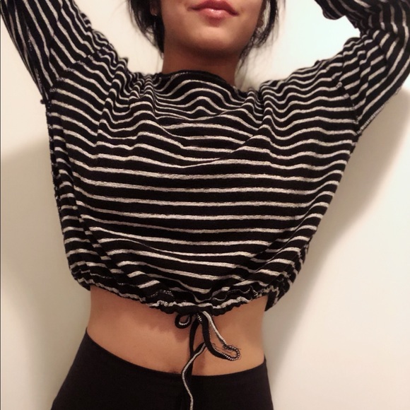 (3 FOR $15) F21 Crewneck Cropped Sweater - Picture 2 of 3